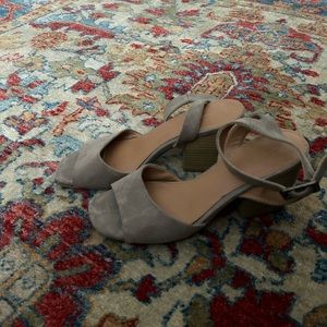 Grey Universal Thread Sandals